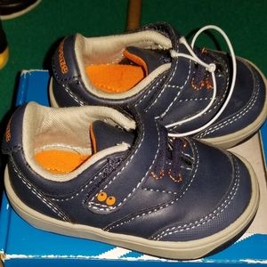 Surprize by Stride rite Infant shoe size 3 fits like a 2.5  navy and orange.